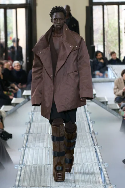 Look 27